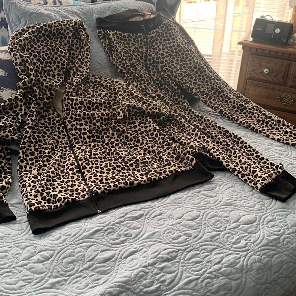 Leopard sweatsuit